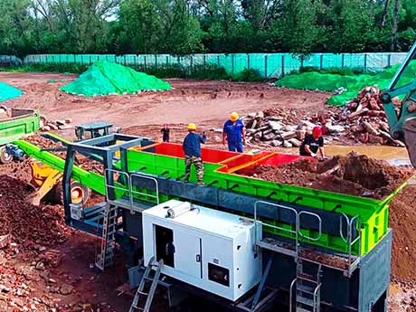 移動波動輥式篩分車助力北京建築固廢資源化項目