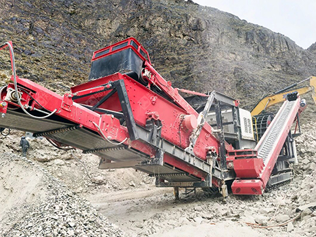 實戰驗證：鄭州色多多免费视频履帶式重錘（chuí）移動破碎篩分車（chē）高效（xiào）表現（xiàn）贏得新疆哈密（mì）客戶讚譽