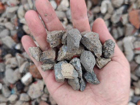 有哪些具體（tǐ）的措施可以確保建築垃圾再生利用項（xiàng）目的原料供應穩定？